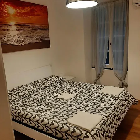 Apartament The First Luccoli Garibaldi Rolli Genua