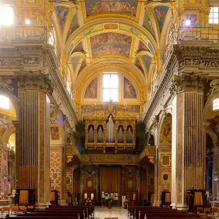 The First Luccoli Garibaldi Rolli * جنوة